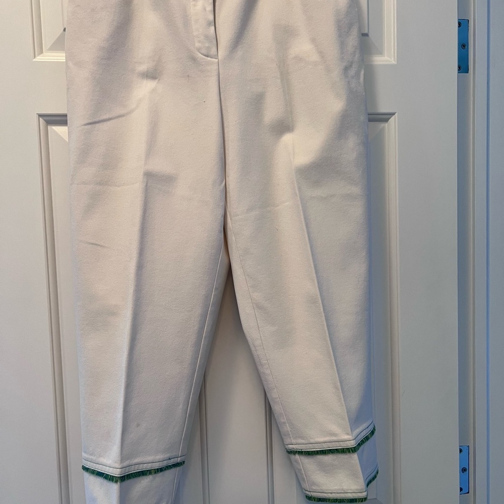 St. John White Capris with Green Trim Sz 10 EUC